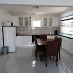 Slavica 아파트 *